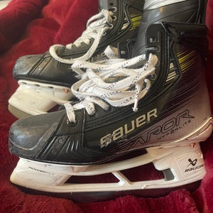 2023 Bauer Vapor Hyperlite 2 Hockey Skates 6.5 (Used)