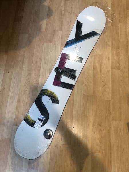 yes basic snowboard 2023 First Kid's This board is all about surface area displacement to create float and stability in a package that has much less swing Yes Typo Snowboard 2023