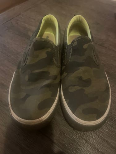 Green Unisex 5Y (Big Kids / Youth) Youth Shoes (Used)