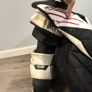 Medium 2022 Bauer Hyperlite Goalie Chest Protector (Used)
