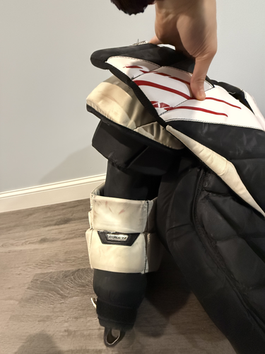 Medium 2022 Bauer Hyperlite Goalie Chest Protector (Used)