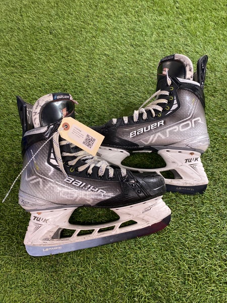 Senior Bauer Vapor Hyperlite Hockey Skates 7.5 (Used)