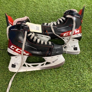 Intermediate CCM JetSpeed FT475 Hockey Skates Regular Width Size 4.5 (Used)