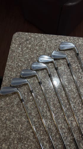 Men's 2023 TaylorMade Right Handed Clubs (Full Set) 7 Pieces (New)