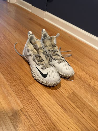 White Unisex Size M 11.5 (W 12.5) Adult Nike Shoes (Used)