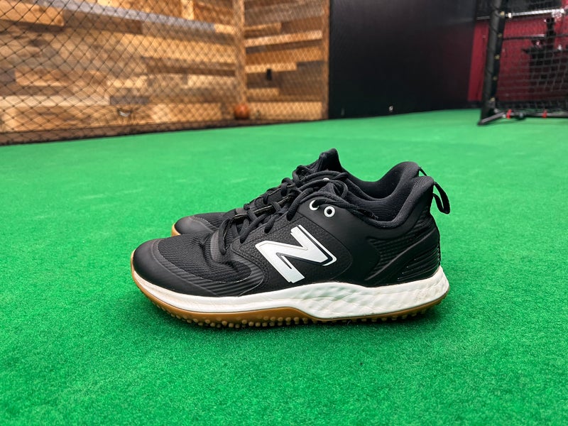 New Balance Black Men's Size M 9.0 Fresh Foam 3000 V6 Turf-Trainer Shoes (Used)
