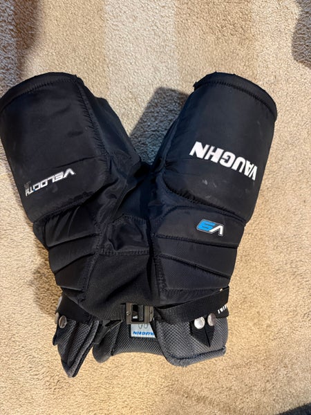 Junior Medium Vaughn Velocity V9 Pro Hockey Goalie Pants (Used)
