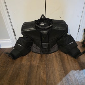 2024 Medium Bauer Hyperlite Goalie Chest Protector (Used)