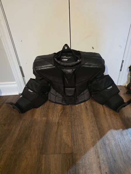 2024 Medium Bauer Hyperlite Goalie Chest Protector (Used)