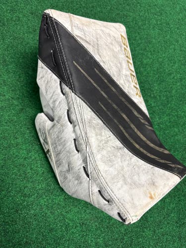 White Black & Gold Intermediate Bauer Vapor 3X Goalie Blocker Regular (Used)