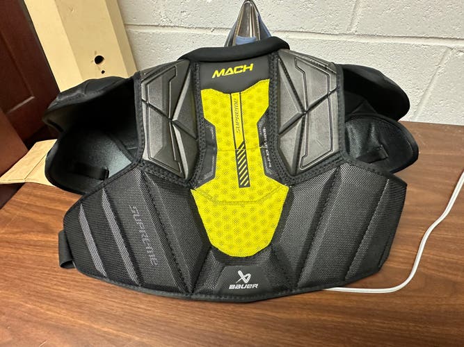 Large Senior Bauer Supreme Mach Shoulder Pads (Used)