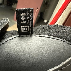 Graf DM1050 Hockey Goalie Skates Size 6 (Used)