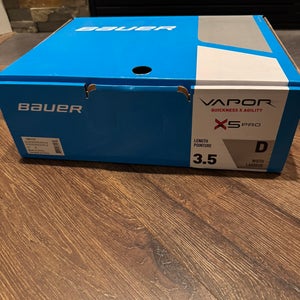 2023 Bauer Vapor X5 Pro Hockey Skates Regular Width Size 3.5 (New)