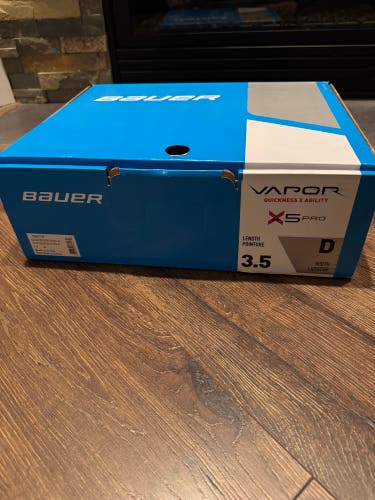 2023 Bauer Vapor X5 Pro Hockey Skates Regular Width Size 3.5 (New)