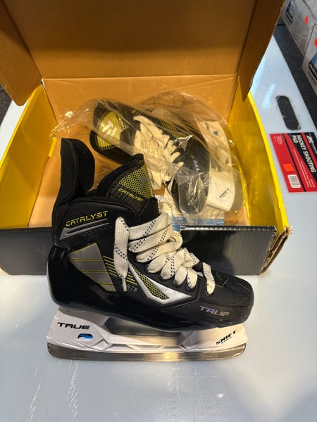2022 True Catalyst 5 Hockey Skates Wide Width 6 (Used)