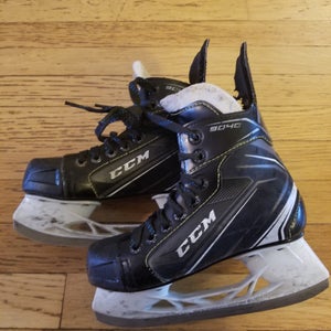 CCM Tacks 9040 Hockey Skates Regular Width Size Youth 13