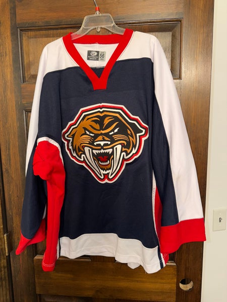 TACOMA SABERCATS HOCKEY JERSEY SIZE 56