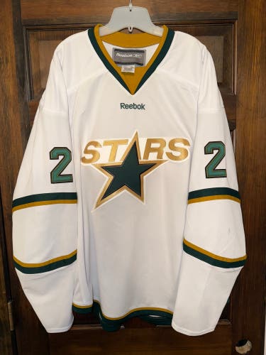 USED WHITE DALLAS STARS #2 HOCKEY JERSEY SIZE XXL