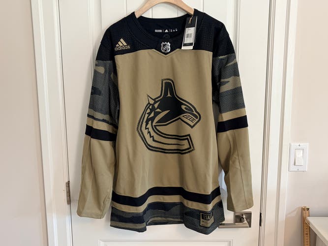 BNWT Authentic Adidas Vancouver Canucks Military Appreciation Jersey 50 Medium