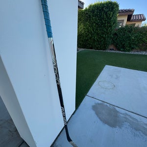 Intermediate Bauer Vapor Hyperlite Left Hand Hockey Stick P92 (Used)