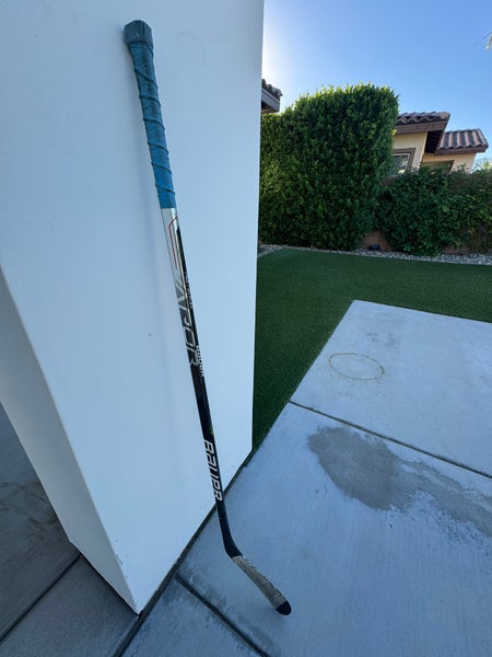 Intermediate Bauer Vapor Hyperlite Left Hand Hockey Stick P92 (Used)
