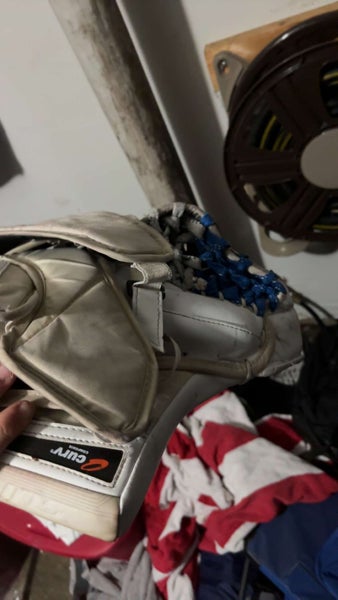 Bauer Mach glove