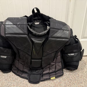 2021 Small Bauer Hyperlite Goalie Chest Protector (Used)