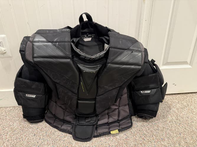 2021 Small Bauer Hyperlite Goalie Chest Protector (Used)