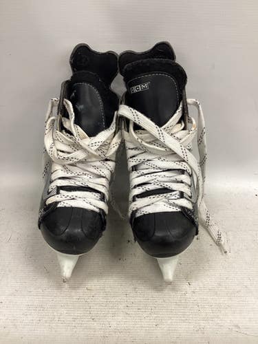 Used CCM INTRUDER Junior Hockey Skate Junior 04 11851-S000039644