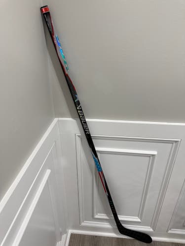 Senior Bauer Vapor FlyLite Right Handed Hockey Stick P28 (New) USA stick red white and blue  77 flex