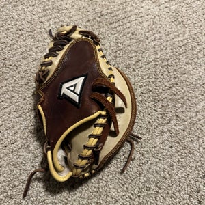 Akadema RH Catcher's Glove 32" (Used)