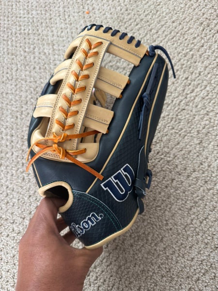 2024 Wilson A2000 RH Outfield Baseball Glove 12.75" (New)