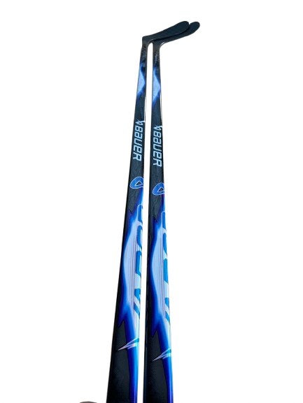 (New) 2 PACK Senior Bauer Flylite Right Handed Hockey Stick P28 70 Flex