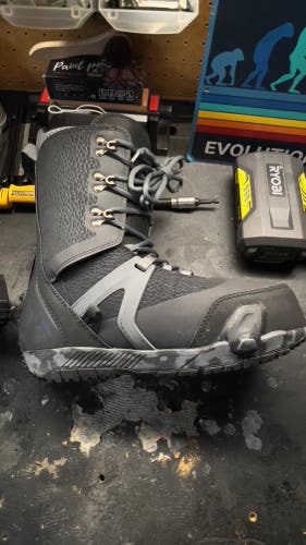 Men's Size M 11.0 (W 12.0) Burton Snowboard Boots Medium Flex All Mountain (Used)