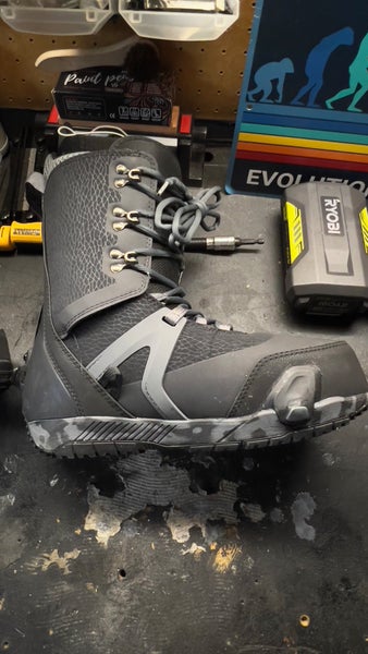 Men's Size M 11.0 (W 12.0) Burton Snowboard Boots Medium Flex All Mountain (Used)