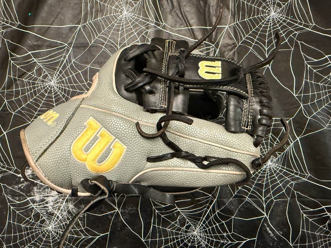 Wilson A2000 RH Infield Baseball Glove 11.5" (Used)