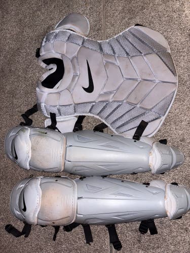 Nike Diamond Elite Catcher's Set 17”  (Used)