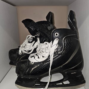 Bauer One60LE Hockey Skates Size 3 (Used)