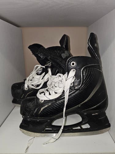 Bauer One60LE Hockey Skates Size 3 (Used)