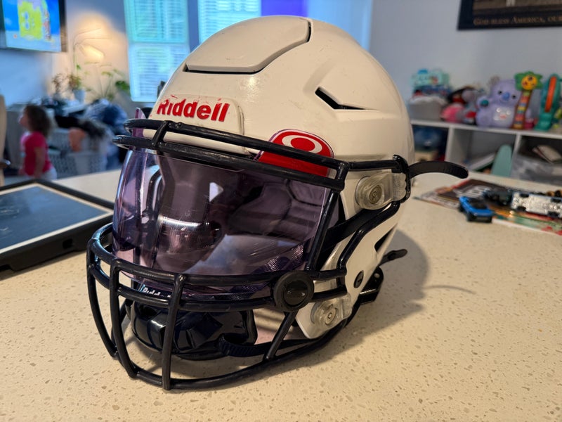 Medium Youth Riddell SpeedFlex Helmet (Used) | SidelineSwap | Buy and ...
