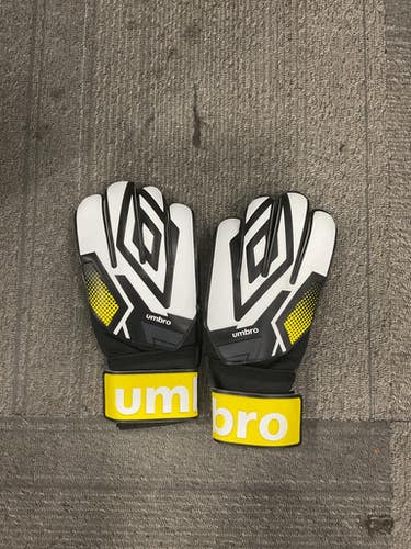 Used Umbro ADULT GOALIE GLOVES Soccer Goalie Gloves Yellow 10 11614-S000224554