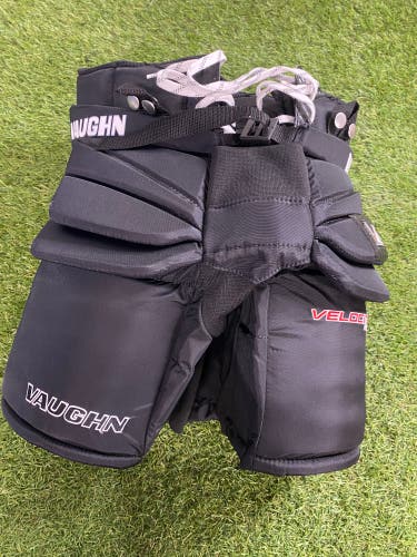 Black Intermediate Medium Vaughn Velocity V10 Hockey Goalie Pants (Used)
