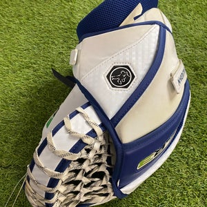 White Senior Vaughn Ventus SLR3 Pro Goalie Glove Regular (Used)