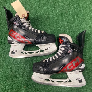 Intermediate CCM Jetspeed FT680 Hockey Skates Wide Width Size 4 (Used)