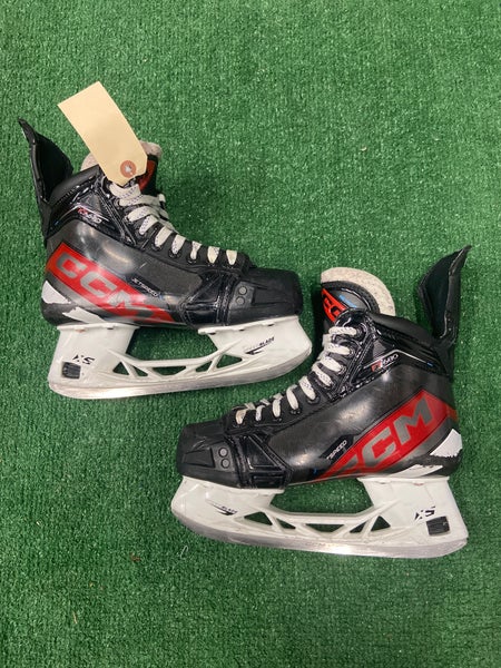 Intermediate CCM Jetspeed FT680 Hockey Skates Wide Width Size 4 (Used)