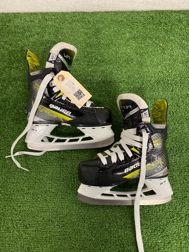 Youth Bauer Vapor X4 Hockey Skates Regular Width 11 (Used)