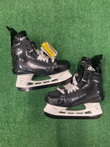 Intermediate Bauer Supreme Mach Hockey Skates 6 (New)