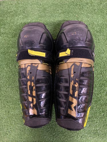 Junior CCM Tacks AS-V Pro Shin Pads 13" (Used)