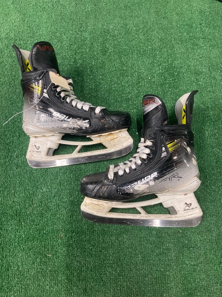Senior Bauer Vapor Hyperlite 2 Hockey Skates 7.5 (Used)