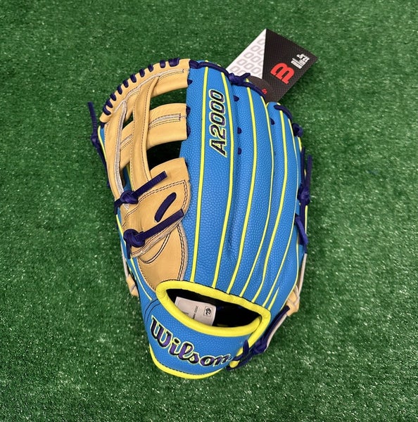 Wilson A2000 12.5" 1750 Baseball Softball Outfield Glove - Sky Blue Left Handed